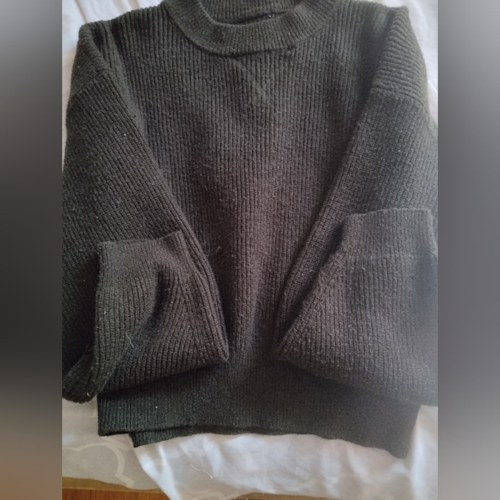 Green cashmere sweater